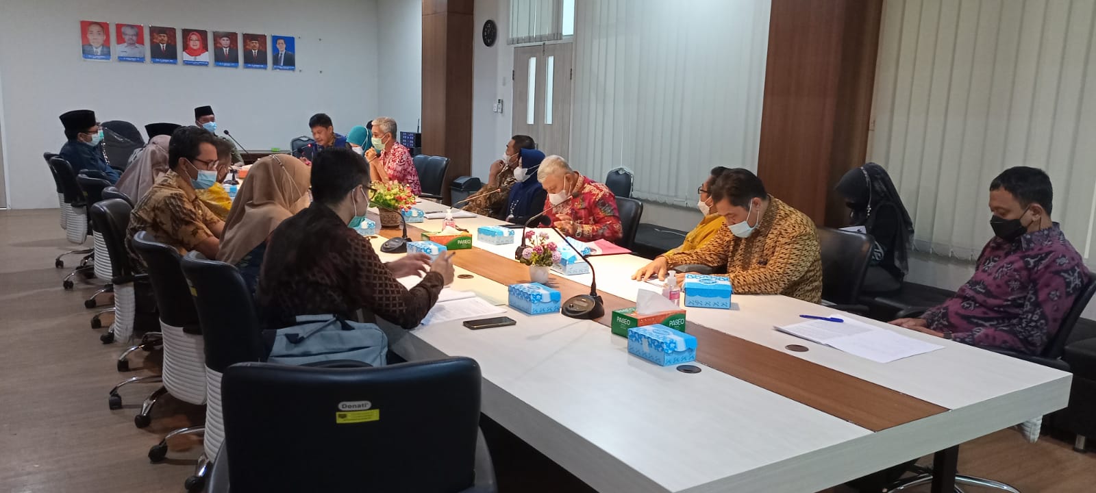 Rapat Evaluasi Rancangan Perubahan APBD TA. 2021 di Ruang BPKAD Provinsi NTB, dihadiri Tim Evaluasi Provinsi, TAPD Pemkab. Lombok Timur, Banggar DPRD Kab. Lombok Timur  (Kamis, 07-10-2021)